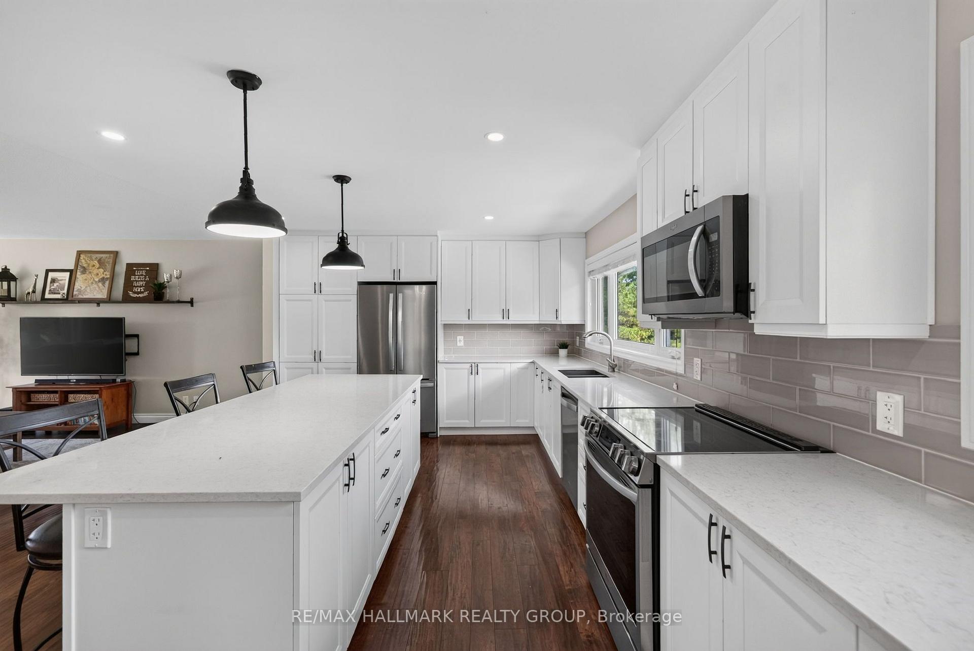 Photo 11 of 117 Canyon Drive, Ottawa, Fitzroy Ward (South East) — HOMEH