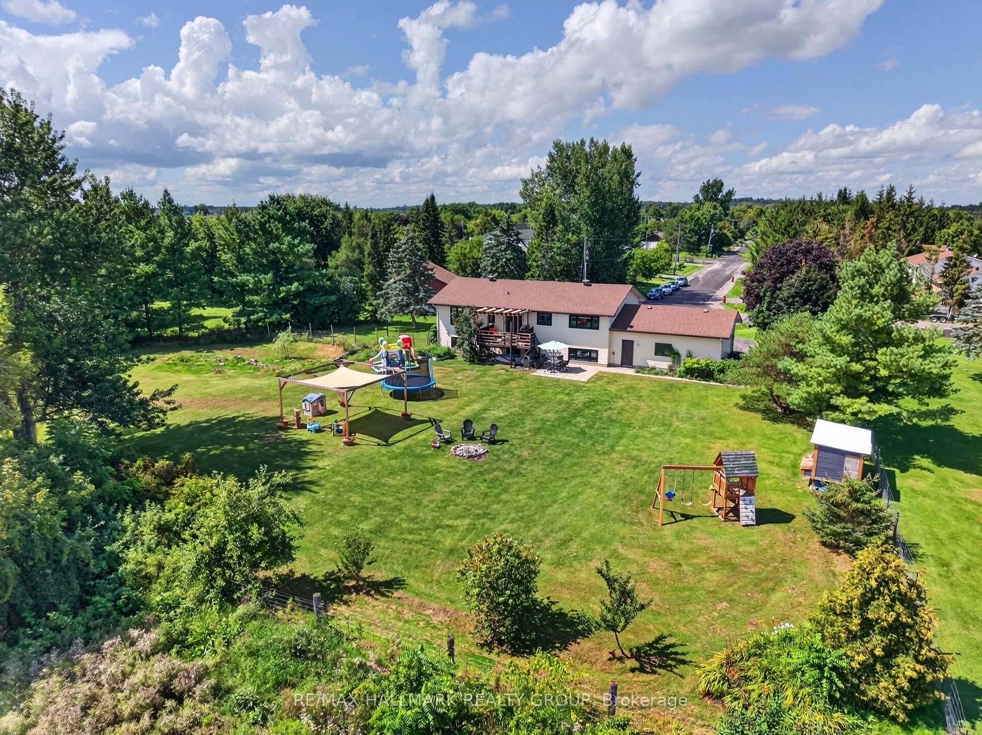 Photo 40 of 117 Canyon Drive, Ottawa, Fitzroy Ward (South East) — HOMEH