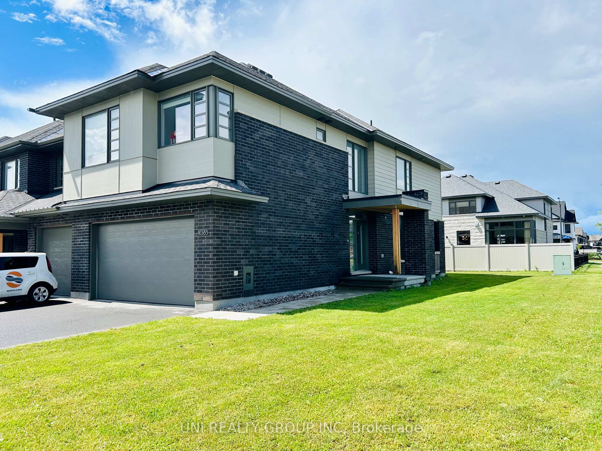 Photo 1 of 1085 Lunar Glow Crescent, Ottawa, Riverside South/Gloucester Glen — HOMEH