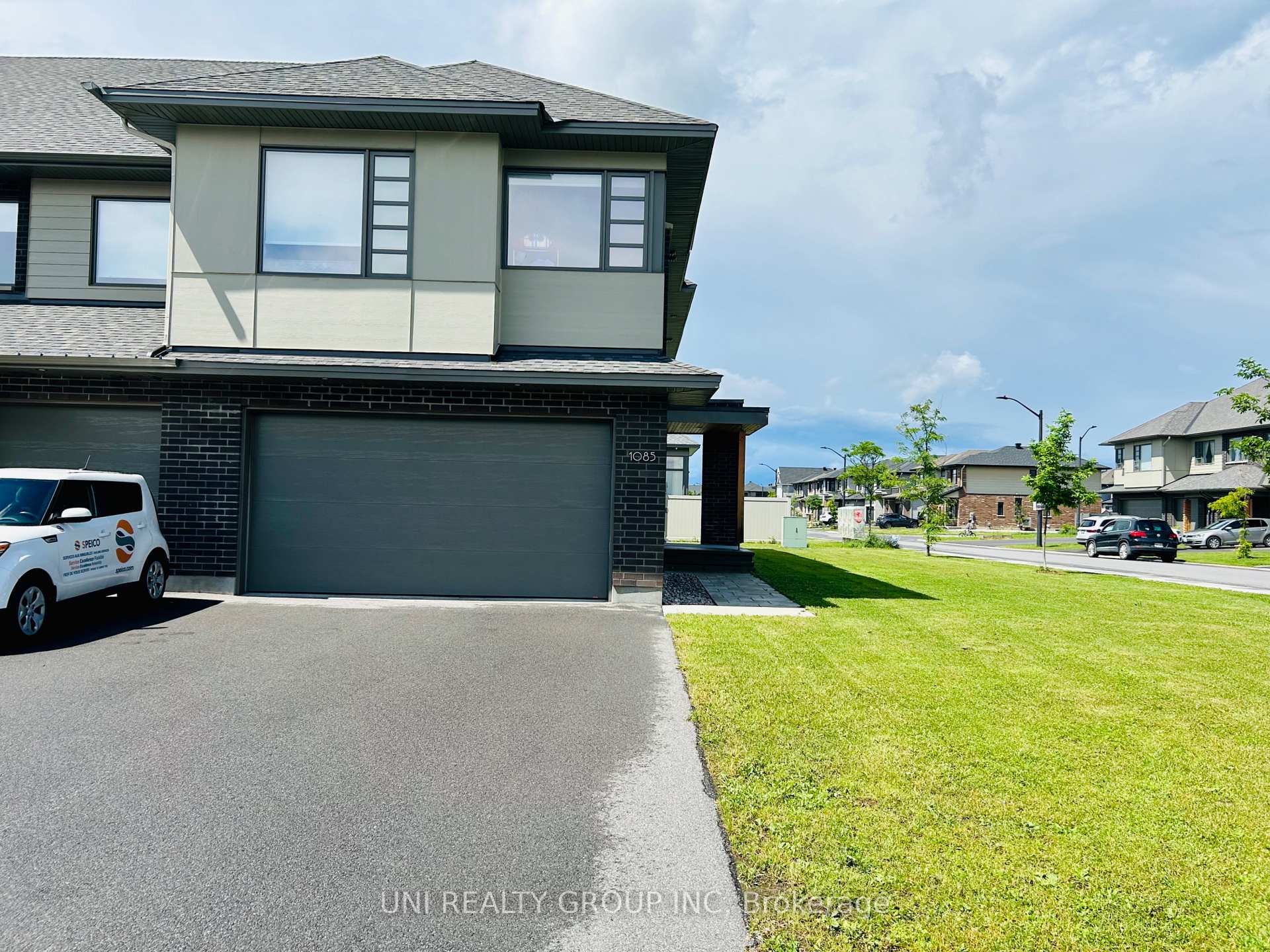 Photo 2 of 1085 Lunar Glow Crescent, Ottawa, Riverside South/Gloucester Glen — HOMEH