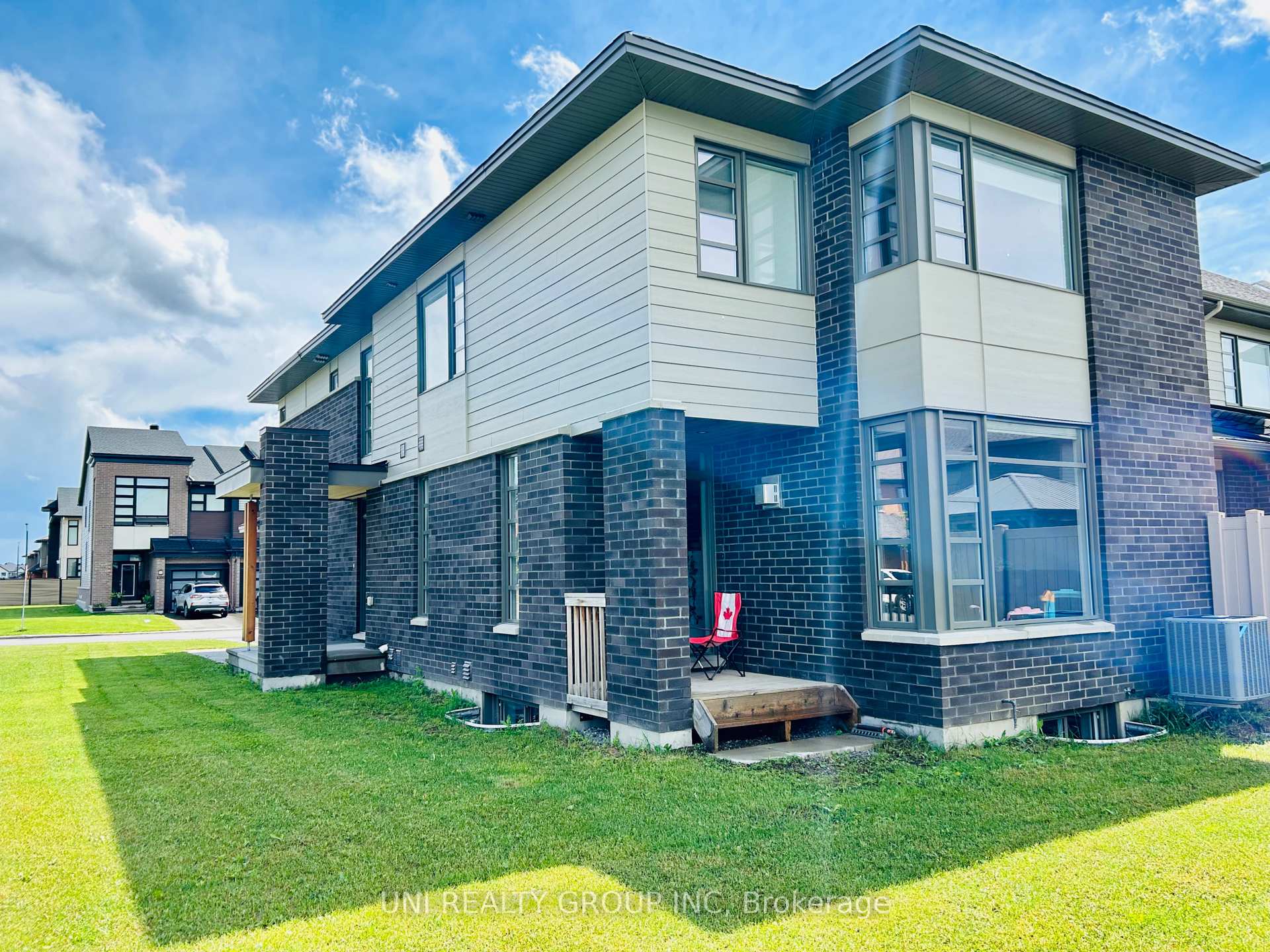 Photo 4 of 1085 Lunar Glow Crescent, Ottawa, Riverside South/Gloucester Glen — HOMEH
