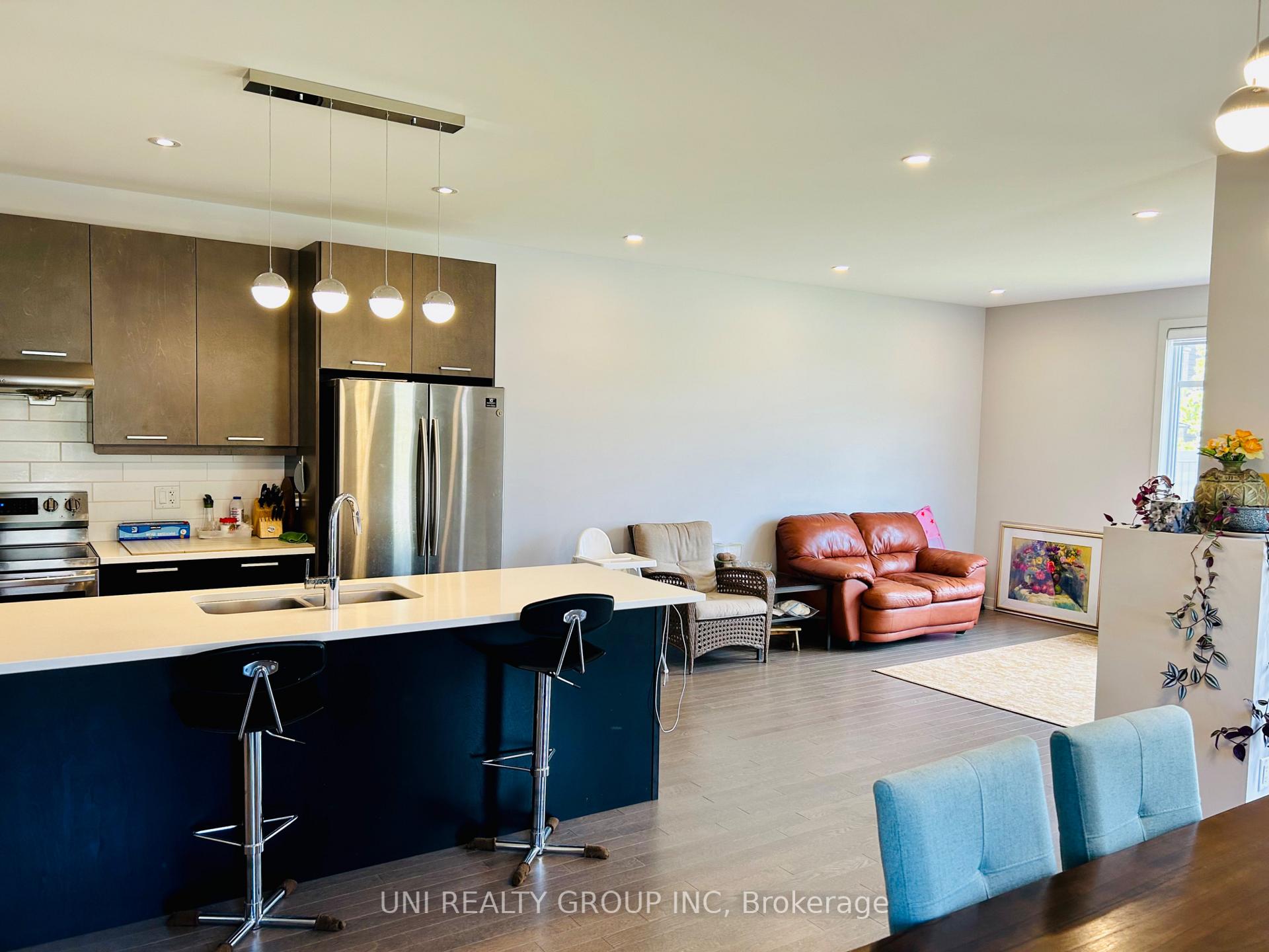 Photo 10 of 1085 Lunar Glow Crescent, Ottawa, Riverside South/Gloucester Glen — HOMEH