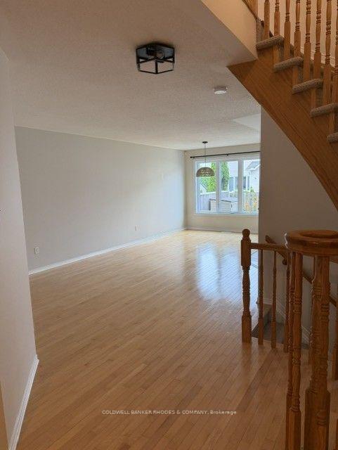 Photo 2 of 2285 Brockstone Crescent, Ottawa, Avalon East — HOMEH