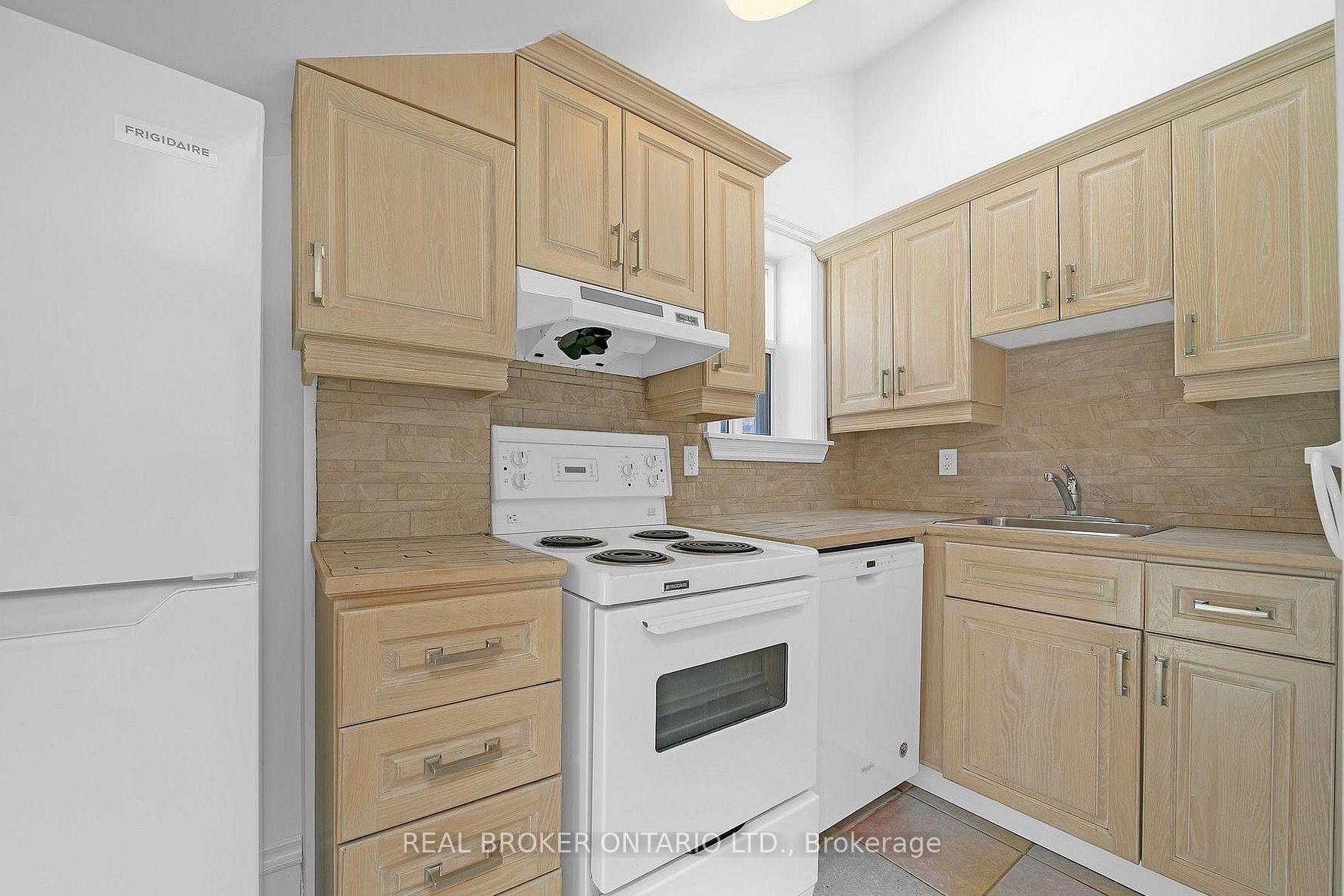 Photo 31 of Unit 3, 12 Foxbar Road, Toronto, Yonge-St. Clair — HOMEH