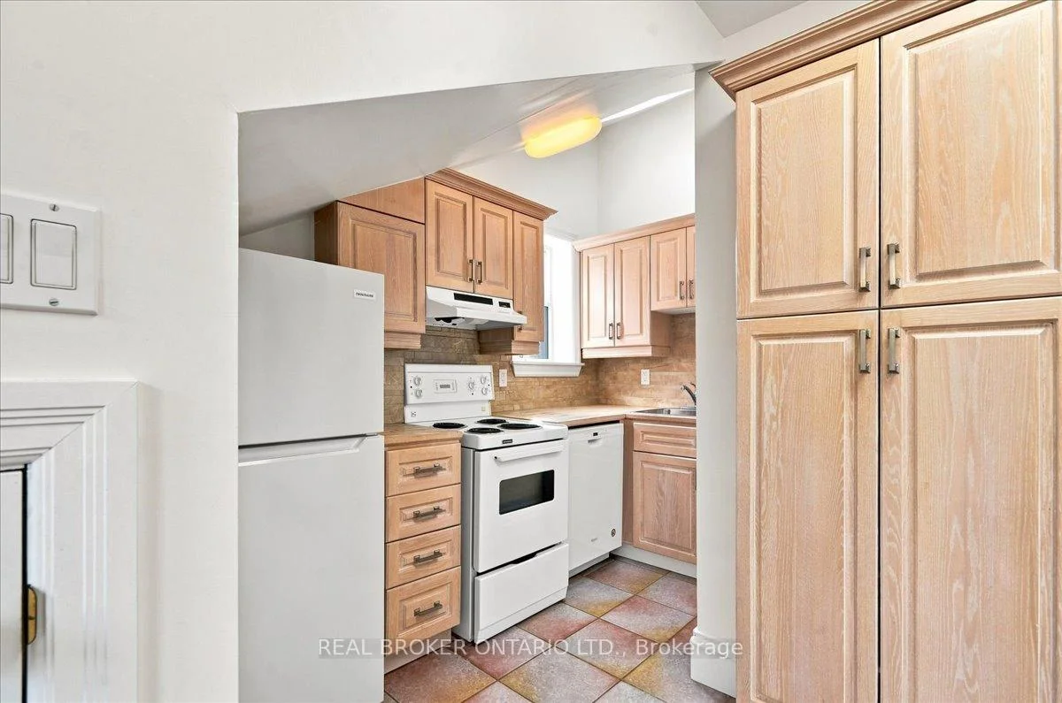 Photo 14 of Unit 3, 12 Foxbar Road, Toronto, Yonge-St. Clair — HOMEH