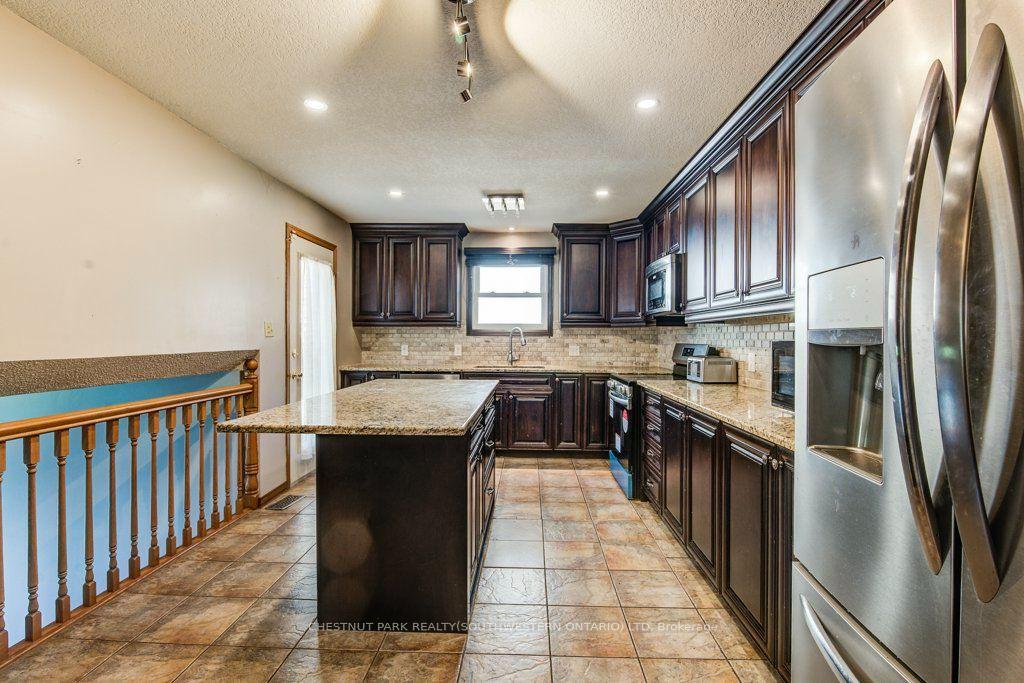 Photo 16 of 3 Cora Drive, Kitchener, Forest Heights — HOMEH