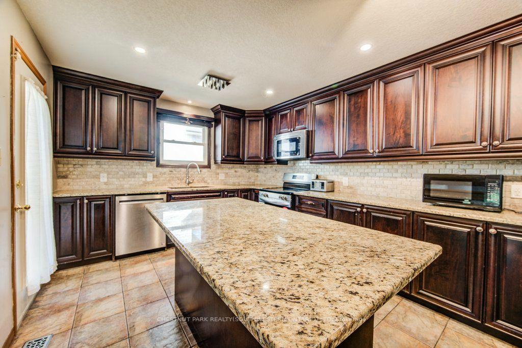Photo 17 of 3 Cora Drive, Kitchener, Forest Heights — HOMEH