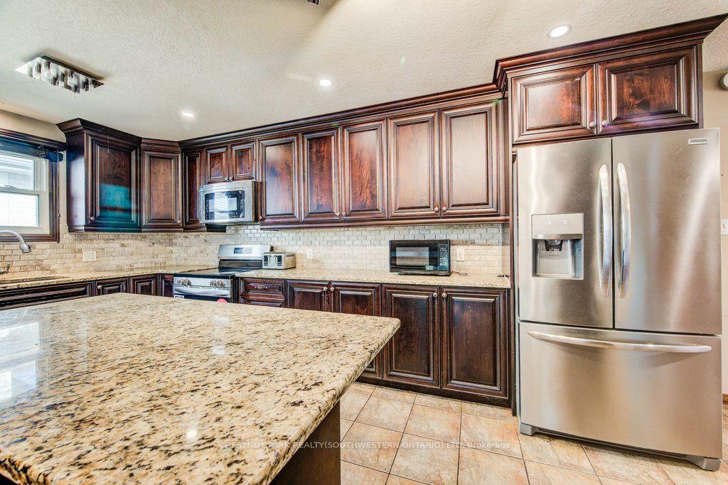 Photo 18 of 3 Cora Drive, Kitchener, Forest Heights — HOMEH