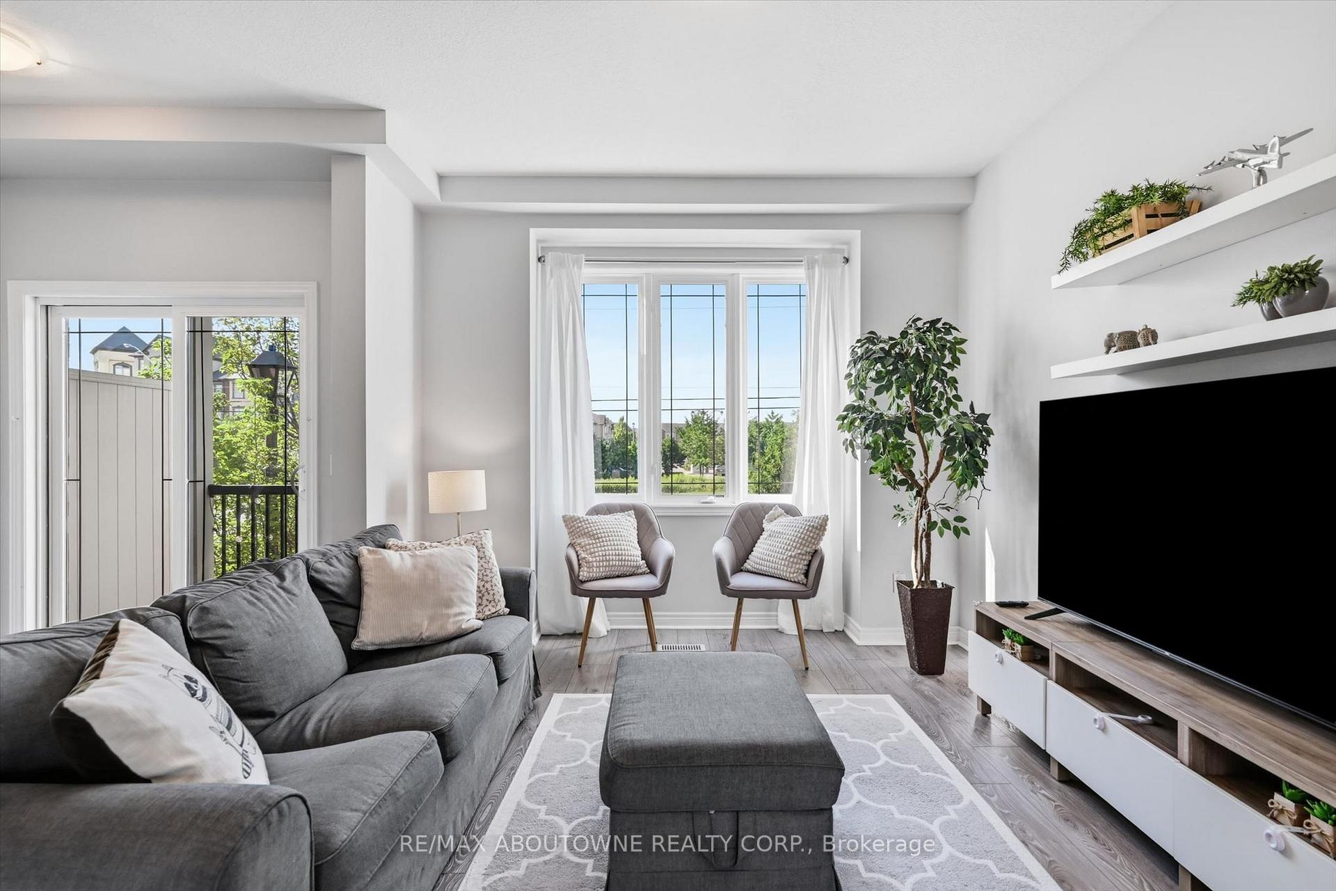 Photo 1 of Unit 10, 2985 Jackson Drive, Burlington, Rose — HOMEH