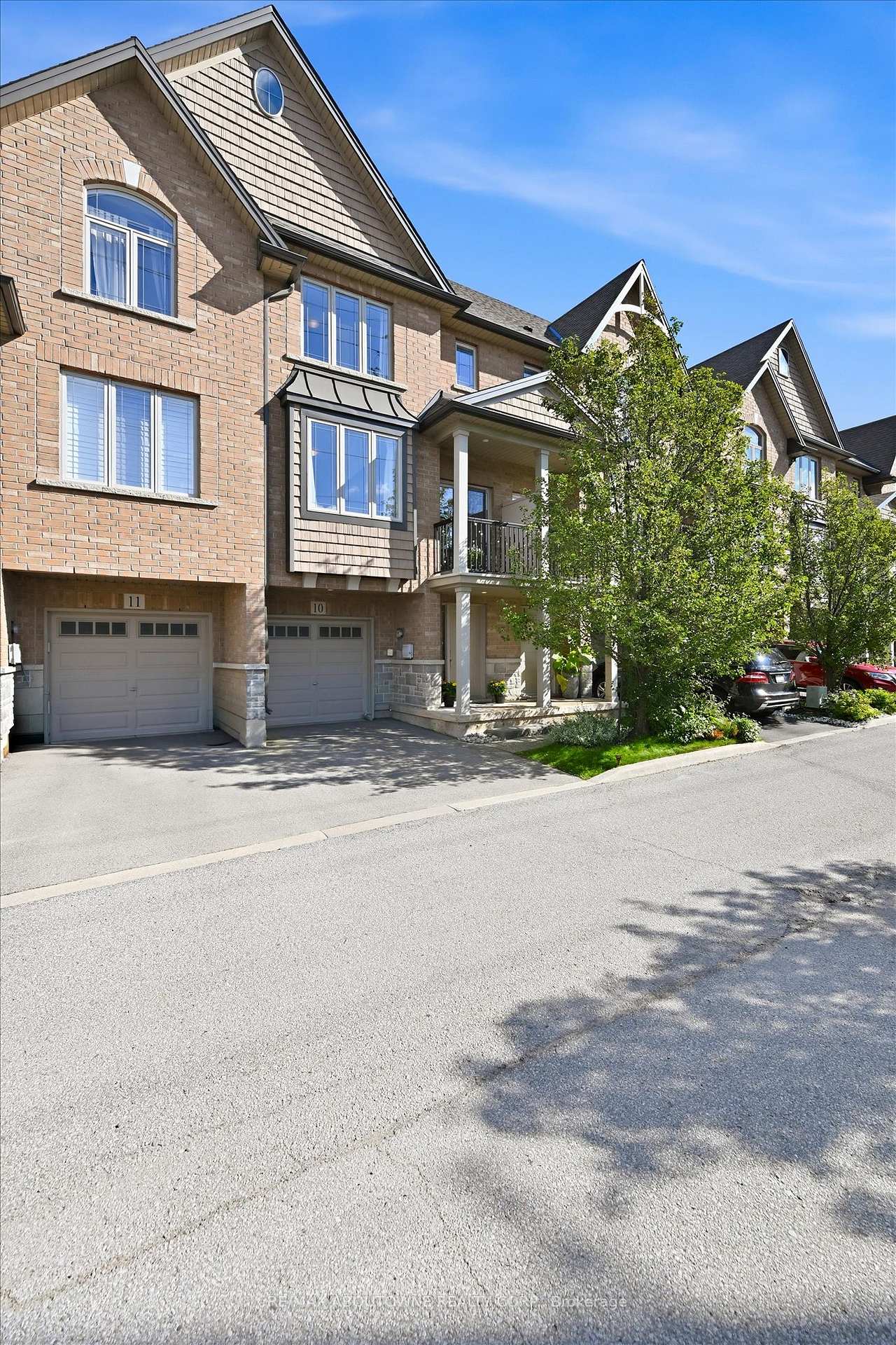 Photo 4 of Unit 10, 2985 Jackson Drive, Burlington, Rose — HOMEH