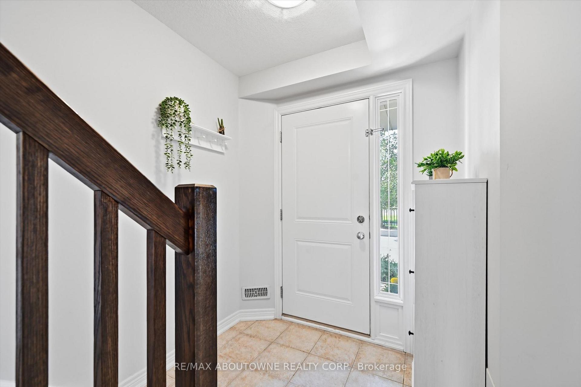 Photo 6 of Unit 10, 2985 Jackson Drive, Burlington, Rose — HOMEH