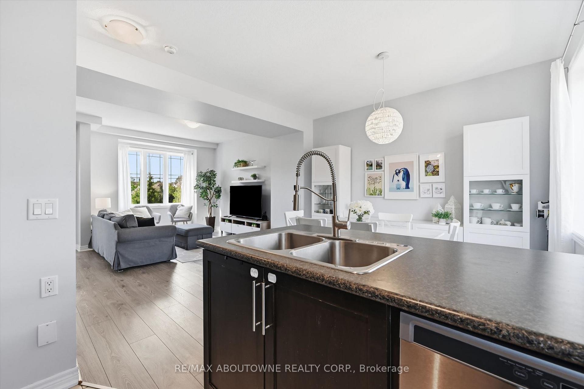 Photo 13 of Unit 10, 2985 Jackson Drive, Burlington, Rose — HOMEH