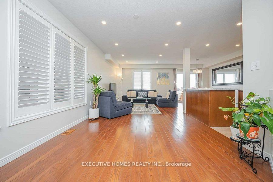 Photo 5 of 129 Periwinkle Drive, Hamilton, Rural Glanbrook — HOMEH