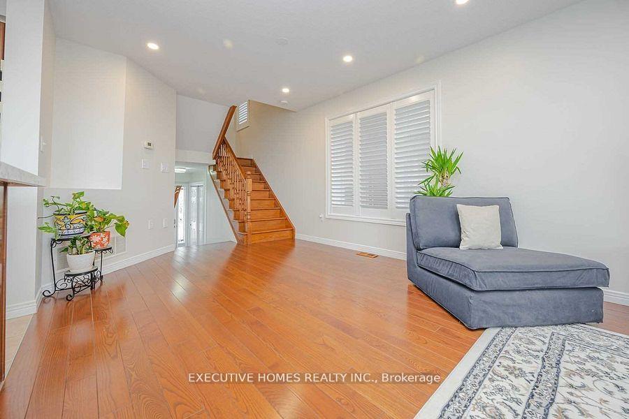 Photo 6 of 129 Periwinkle Drive, Hamilton, Rural Glanbrook — HOMEH