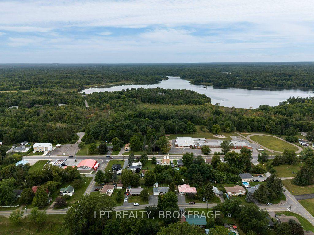 Photo 2 of 6175 Lakeview Drive, Frontenac, Frontenac South — HOMEH