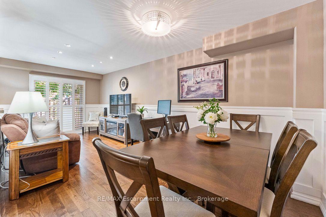 Photo 3 of Unit 1, 1500 Reeves Gate, Oakville, Glen Abbey — HOMEH