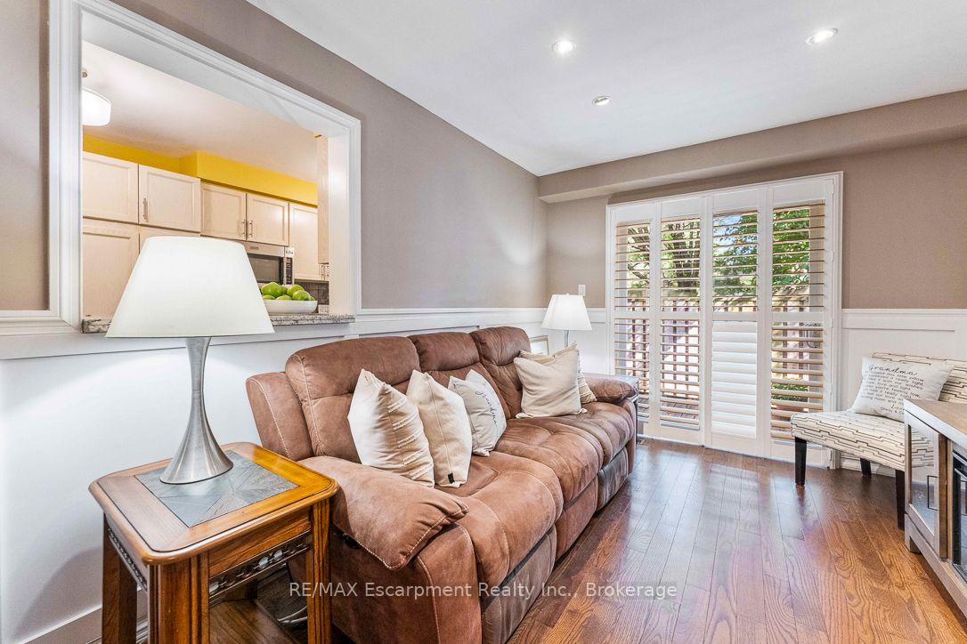 Photo 4 of Unit 1, 1500 Reeves Gate, Oakville, Glen Abbey — HOMEH