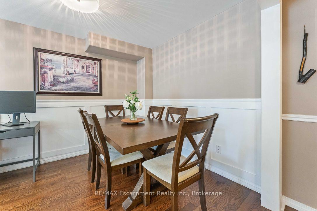 Photo 5 of Unit 1, 1500 Reeves Gate, Oakville, Glen Abbey — HOMEH