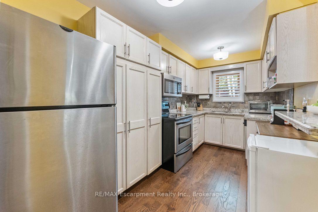 Photo 6 of Unit 1, 1500 Reeves Gate, Oakville, Glen Abbey — HOMEH
