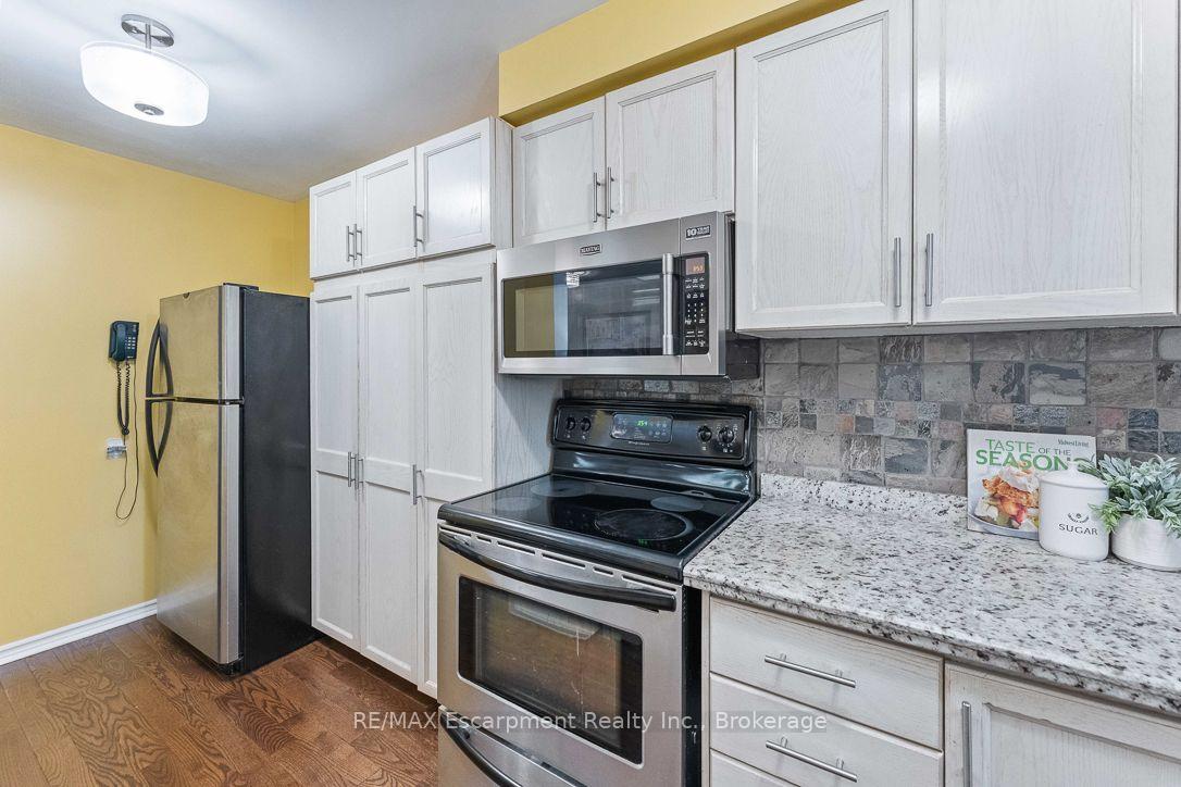 Photo 8 of Unit 1, 1500 Reeves Gate, Oakville, Glen Abbey — HOMEH