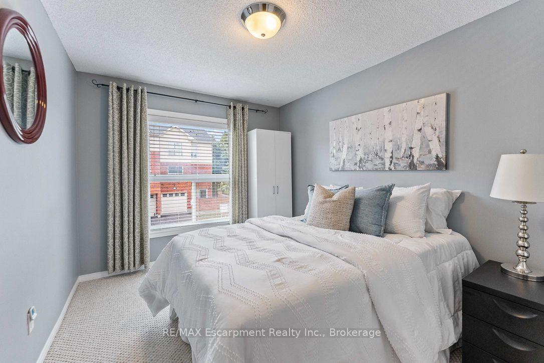 Photo 13 of Unit 1, 1500 Reeves Gate, Oakville, Glen Abbey — HOMEH