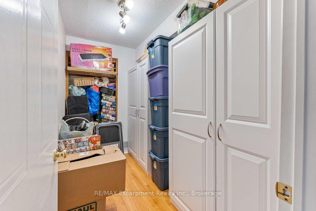 Photo 19 of Unit 1, 1500 Reeves Gate, Oakville, Glen Abbey — HOMEH