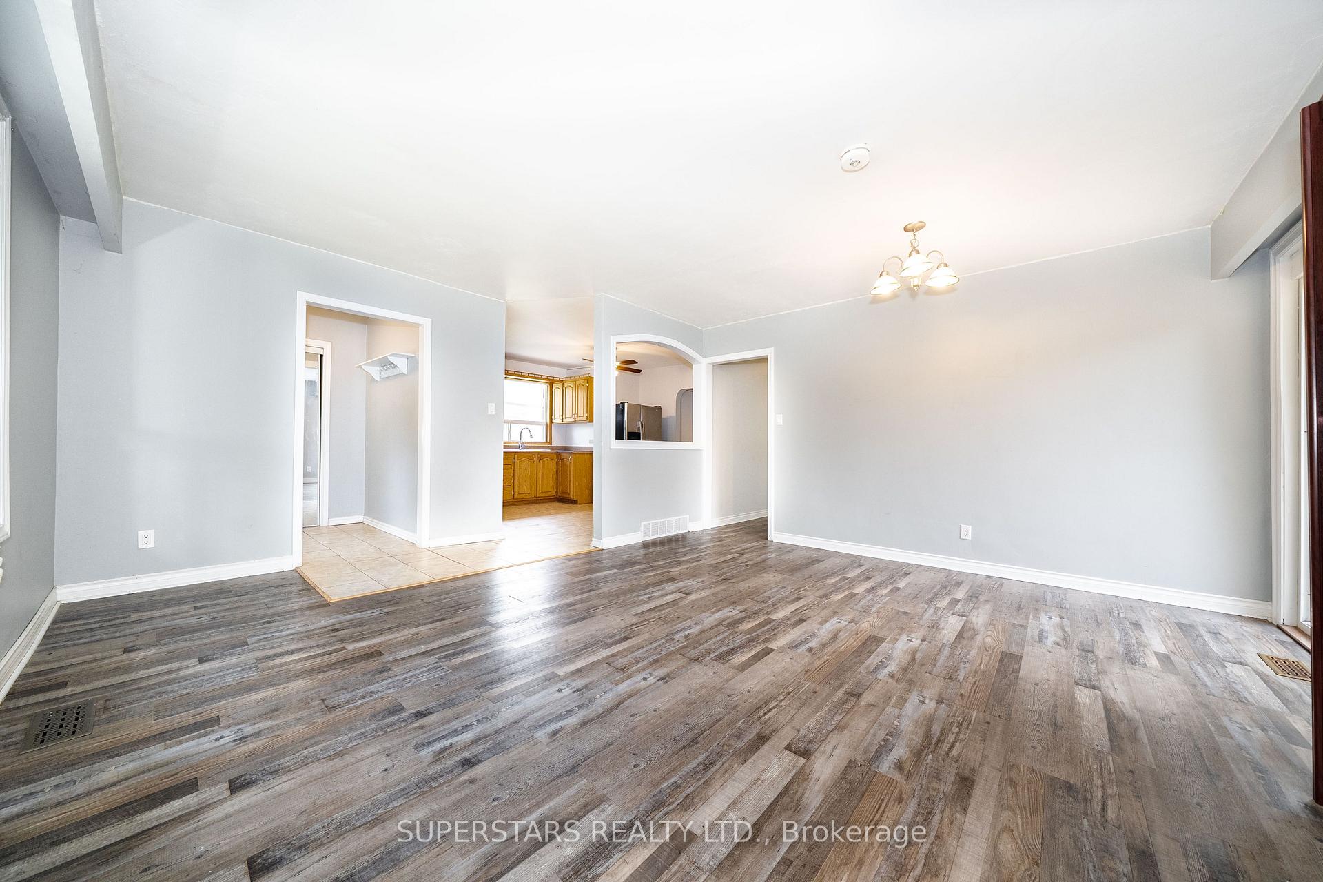 Photo 4 of 6 Meadowland Drive, Brampton, Brampton East — HOMEH