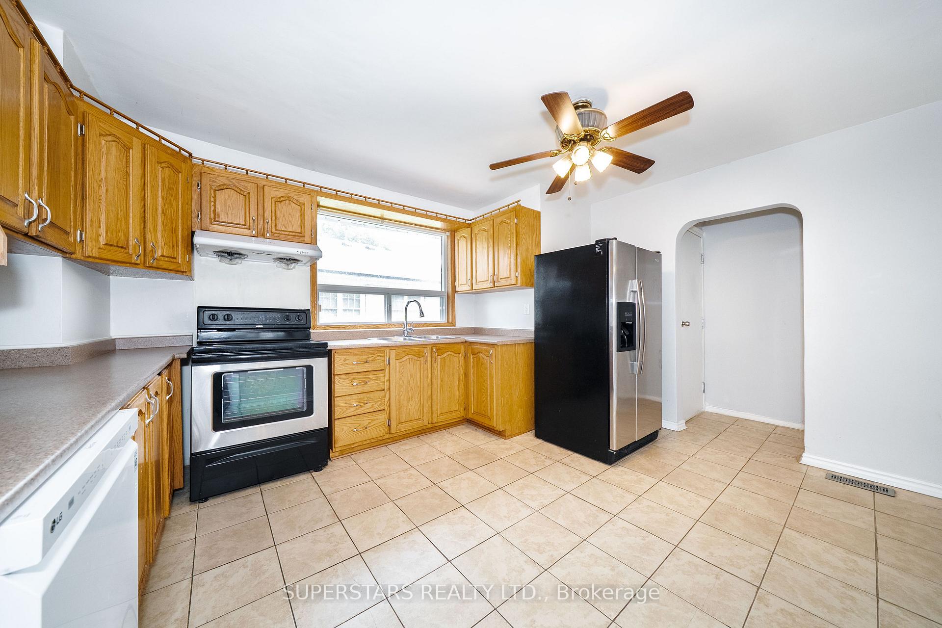 Photo 7 of 6 Meadowland Drive, Brampton, Brampton East — HOMEH