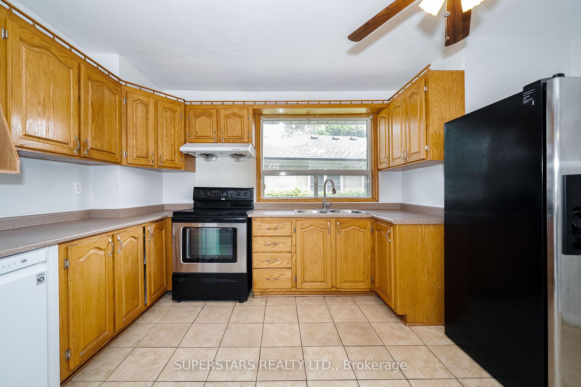 Photo 8 of 6 Meadowland Drive, Brampton, Brampton East — HOMEH
