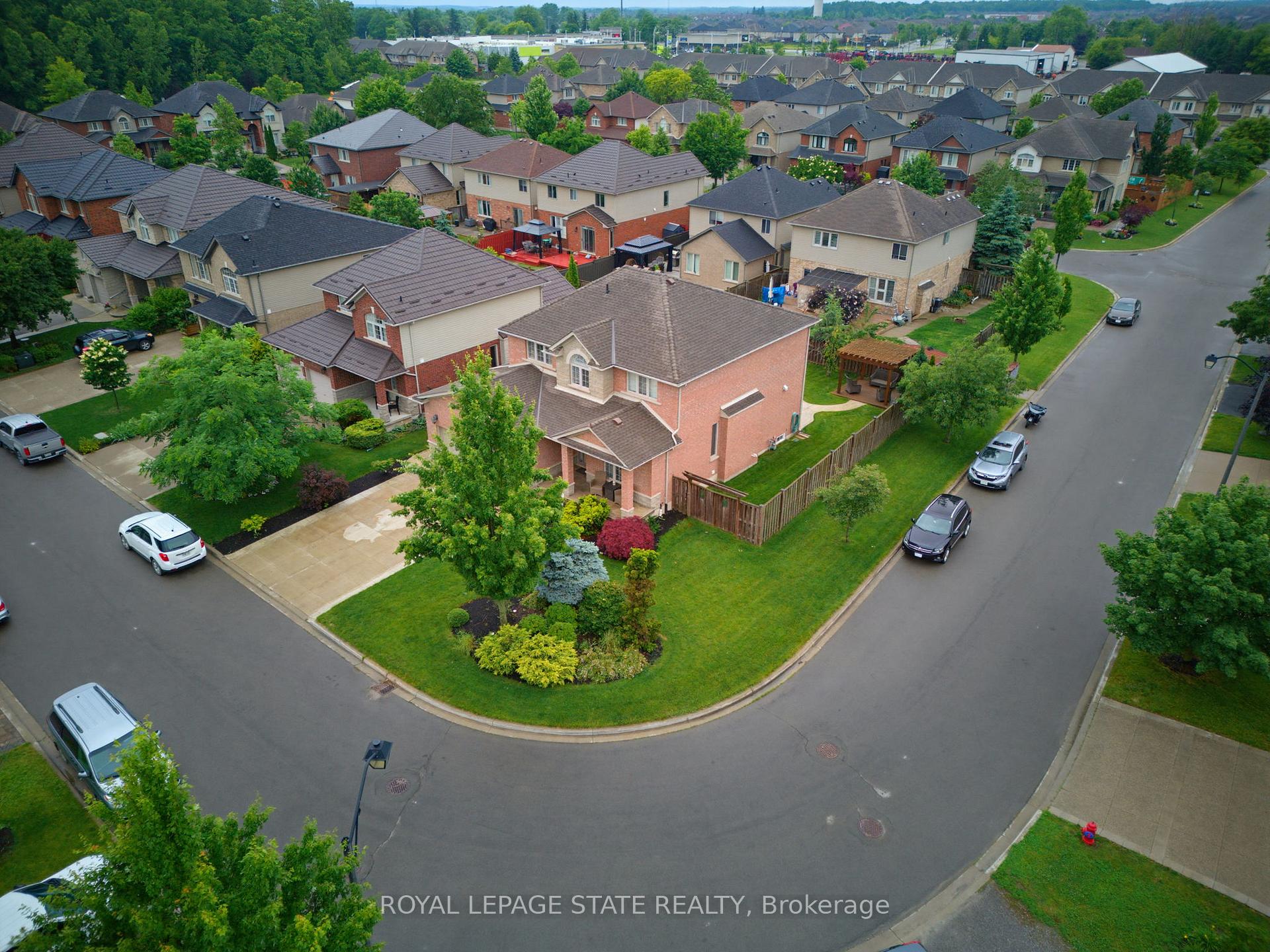 Photo 3 of 73 Degrow Crescent, Hamilton, Rural Glanbrook — HOMEH