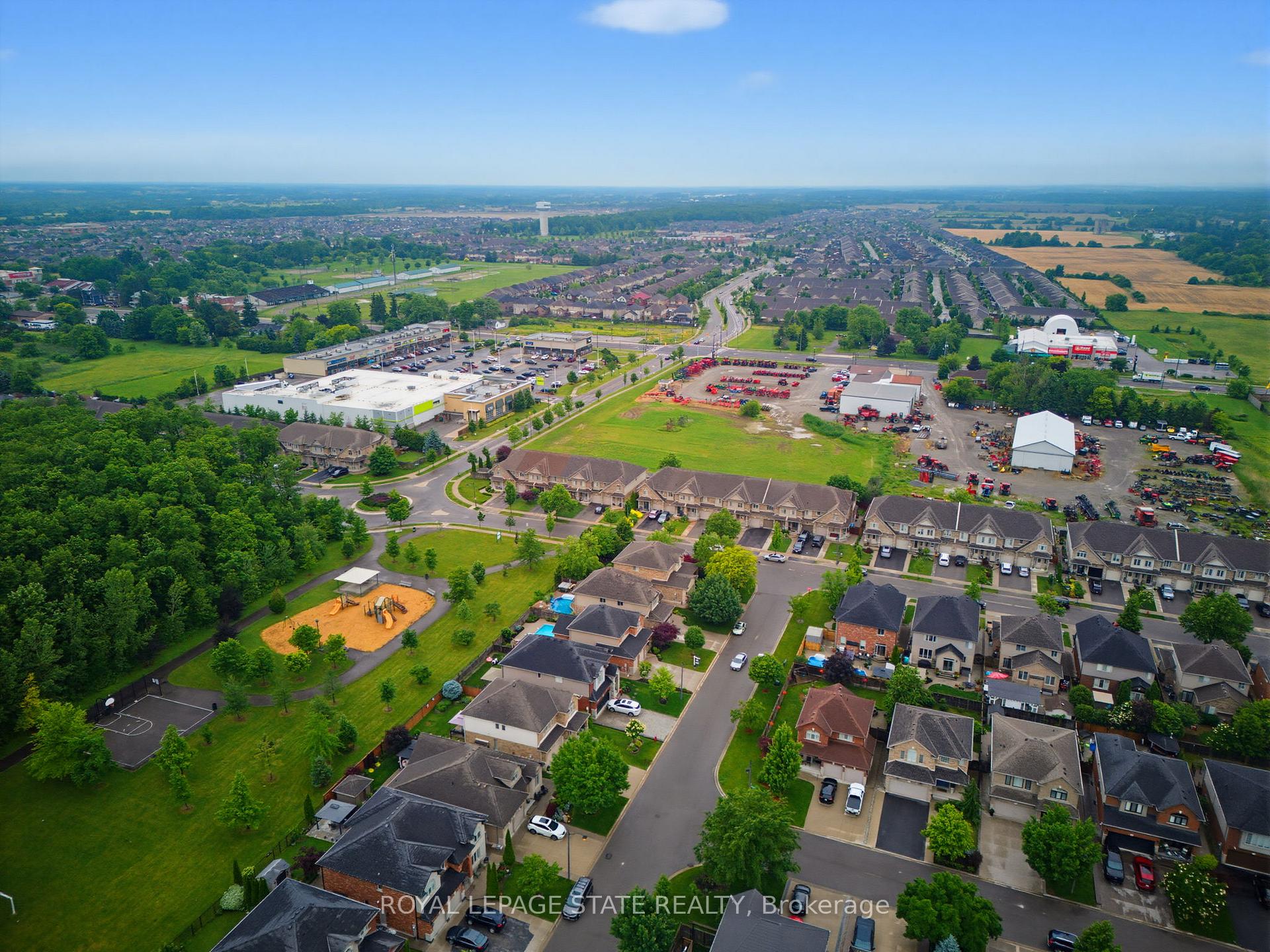 Photo 8 of 73 Degrow Crescent, Hamilton, Rural Glanbrook — HOMEH