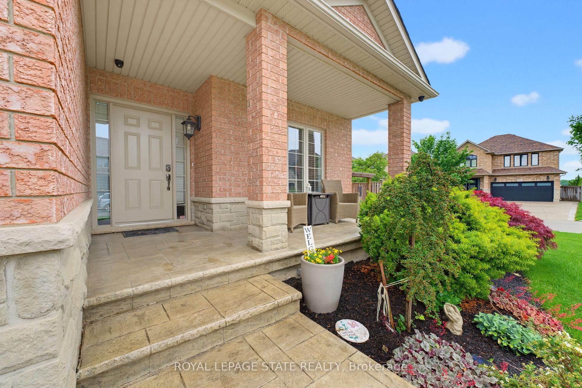 Photo 11 of 73 Degrow Crescent, Hamilton, Rural Glanbrook — HOMEH