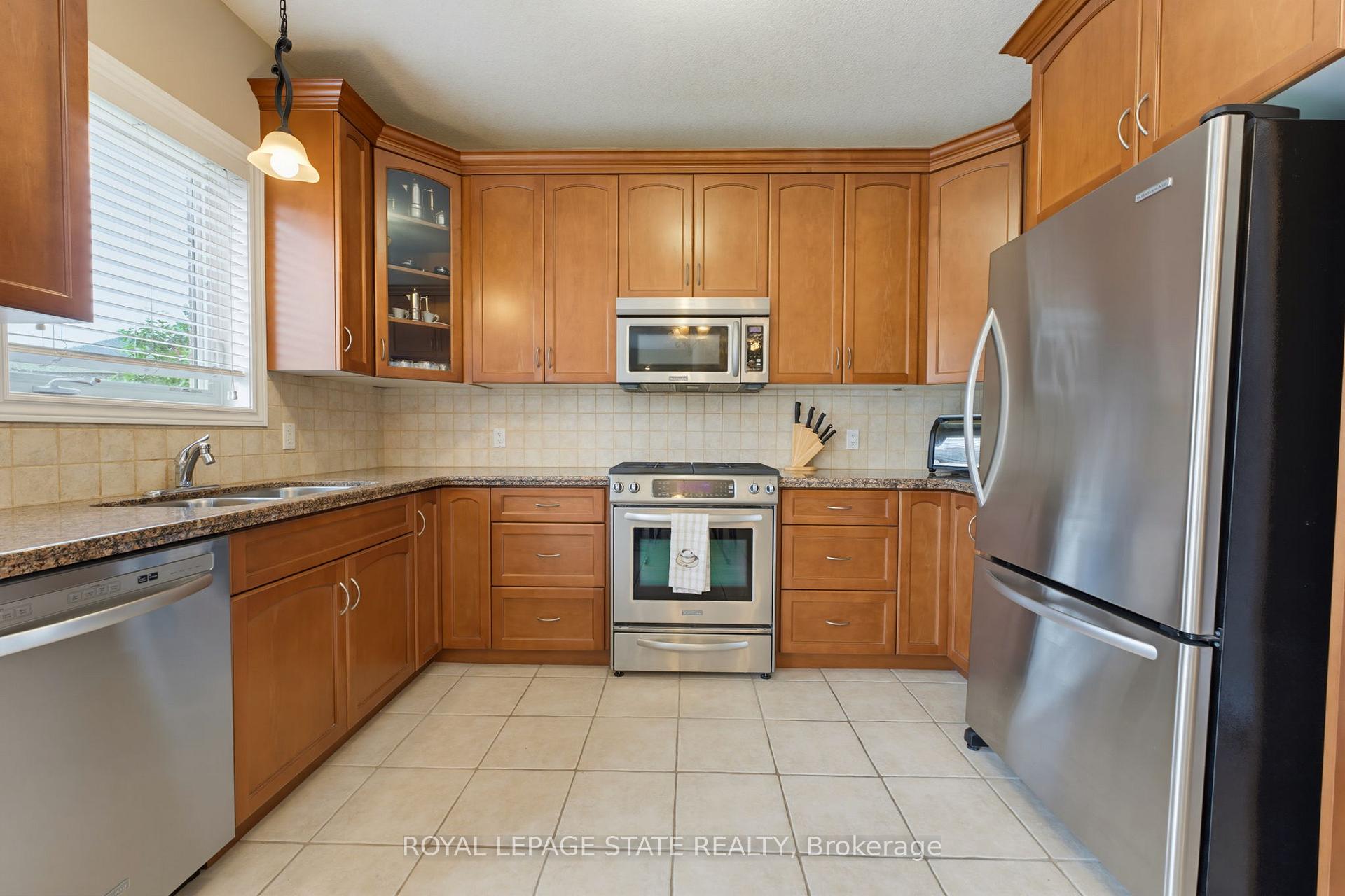 Photo 16 of 73 Degrow Crescent, Hamilton, Rural Glanbrook — HOMEH