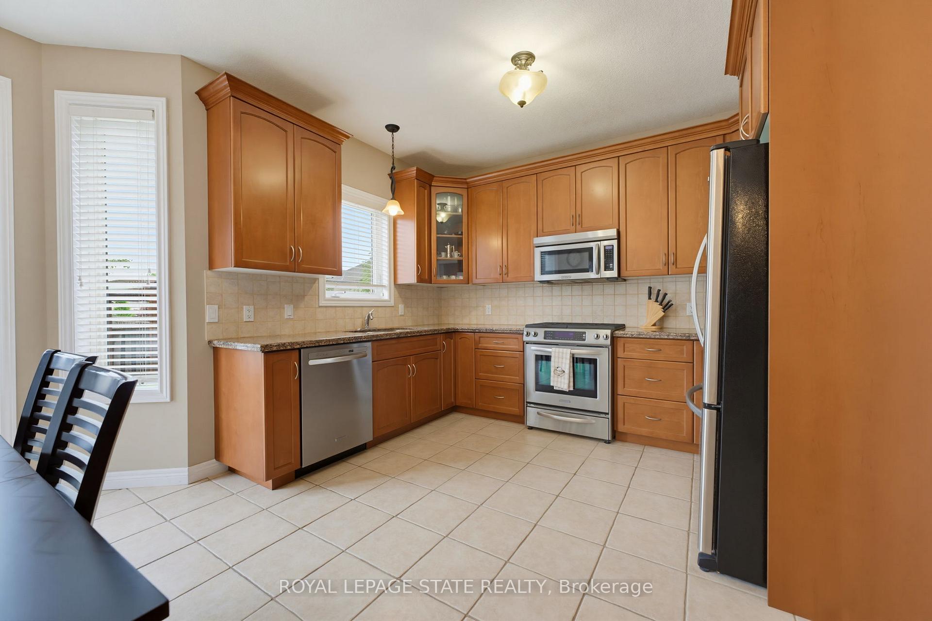 Photo 17 of 73 Degrow Crescent, Hamilton, Rural Glanbrook — HOMEH
