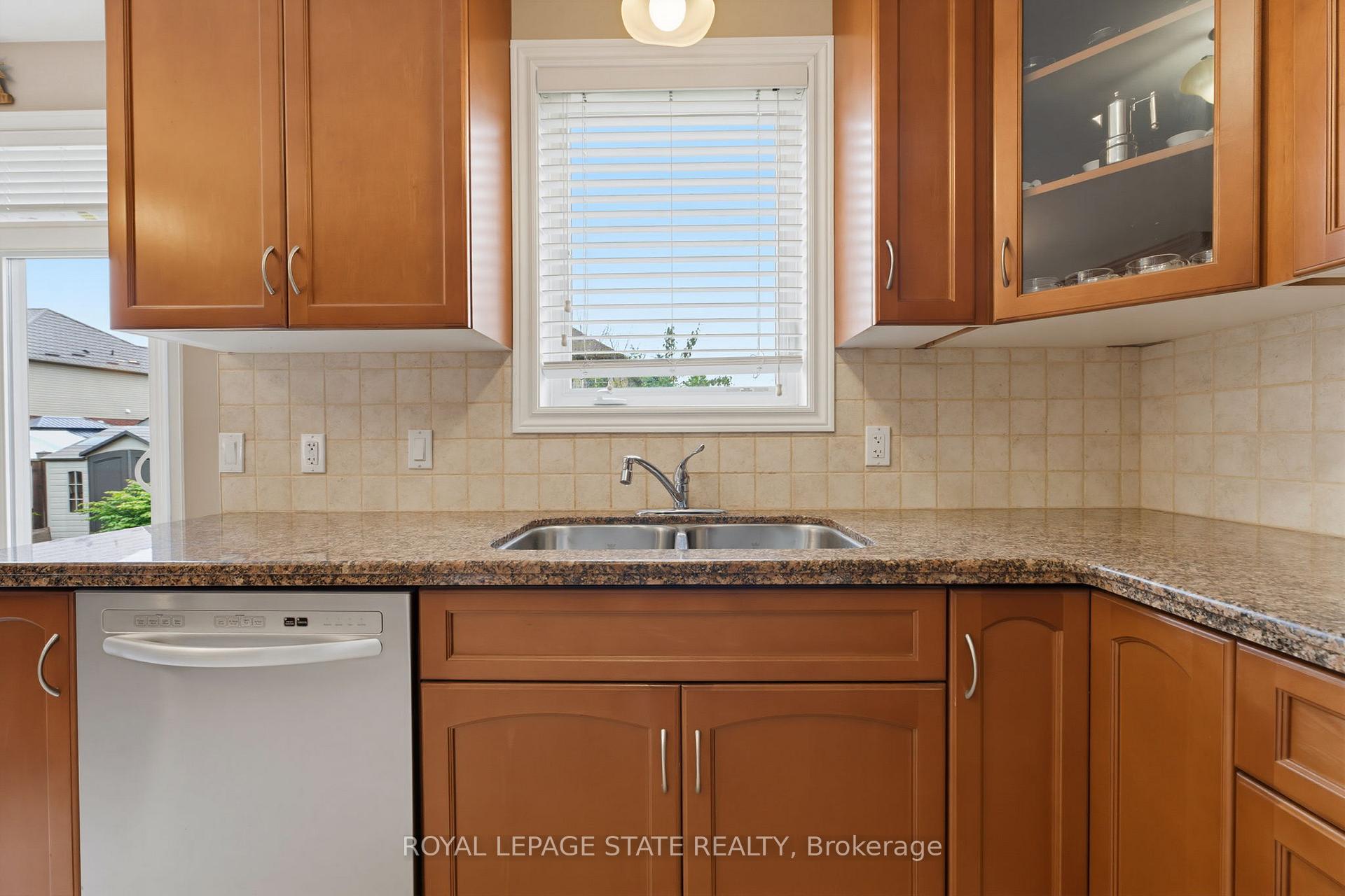 Photo 18 of 73 Degrow Crescent, Hamilton, Rural Glanbrook — HOMEH