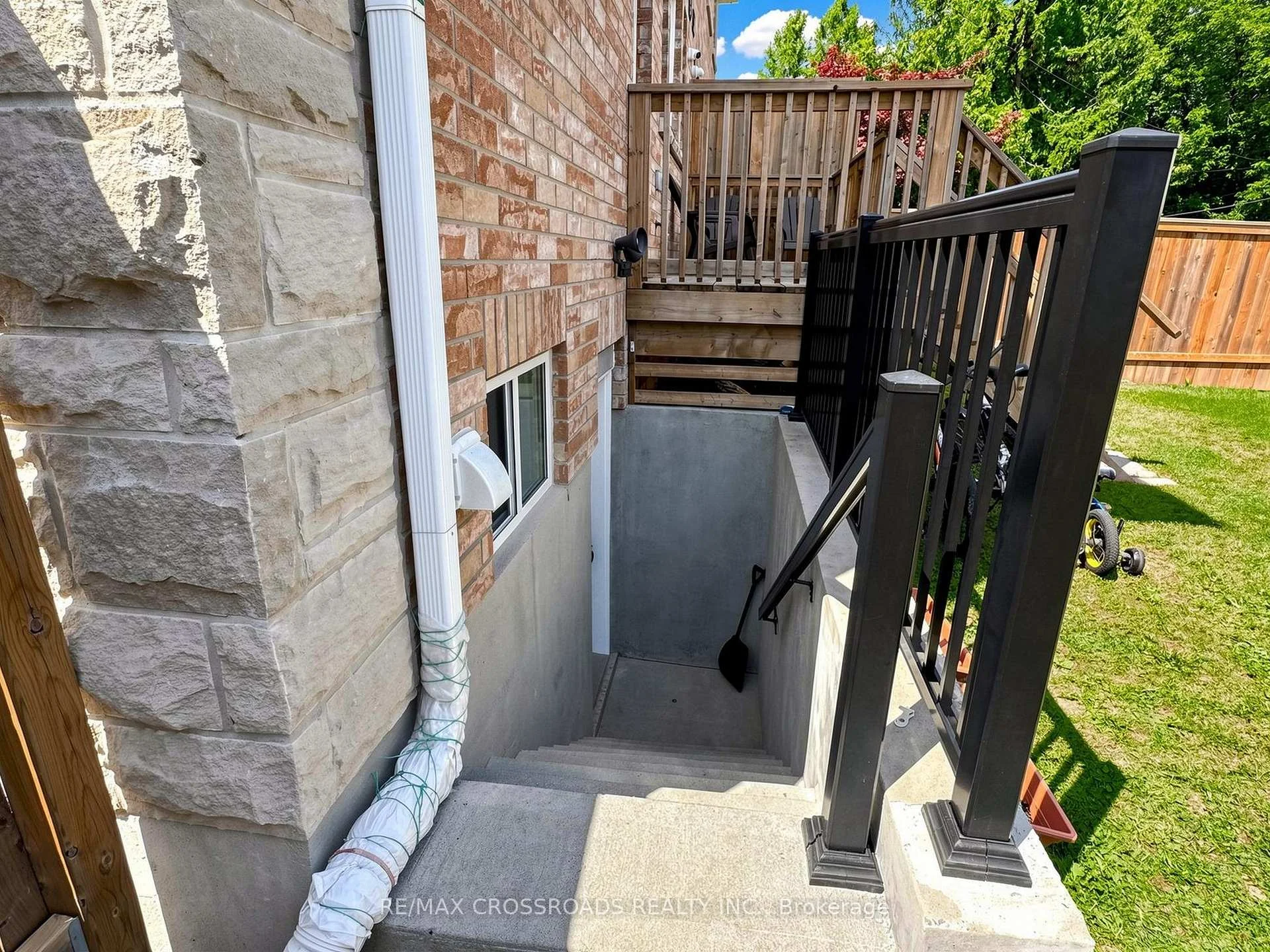Photo 40 of 478 Aylesworth Avenue E, Scarborough, Birchcliffe-Cliffside — HOMEH