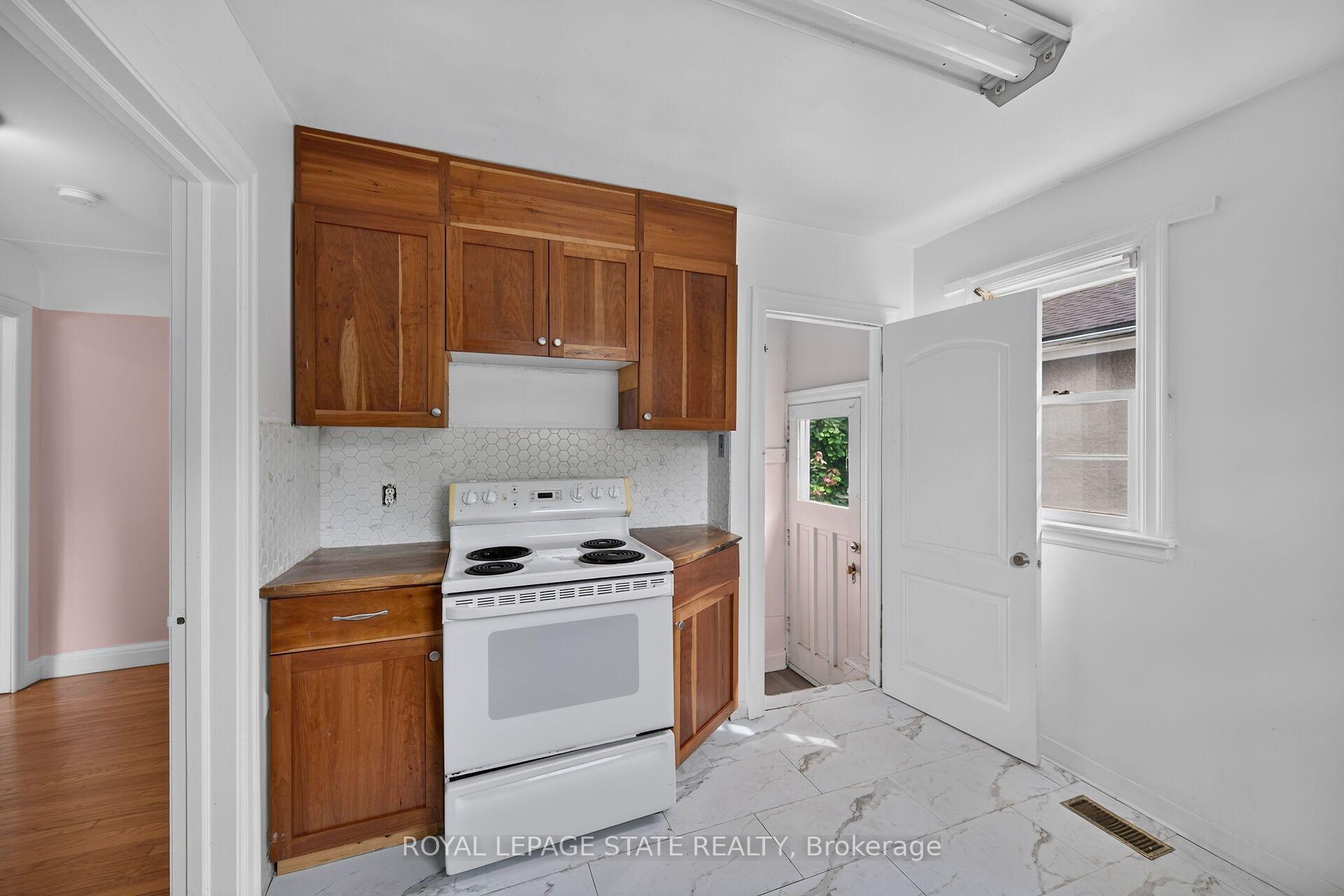 Photo 11 of 47 Broadway Avenue, Hamilton, Ainslie Wood — HOMEH