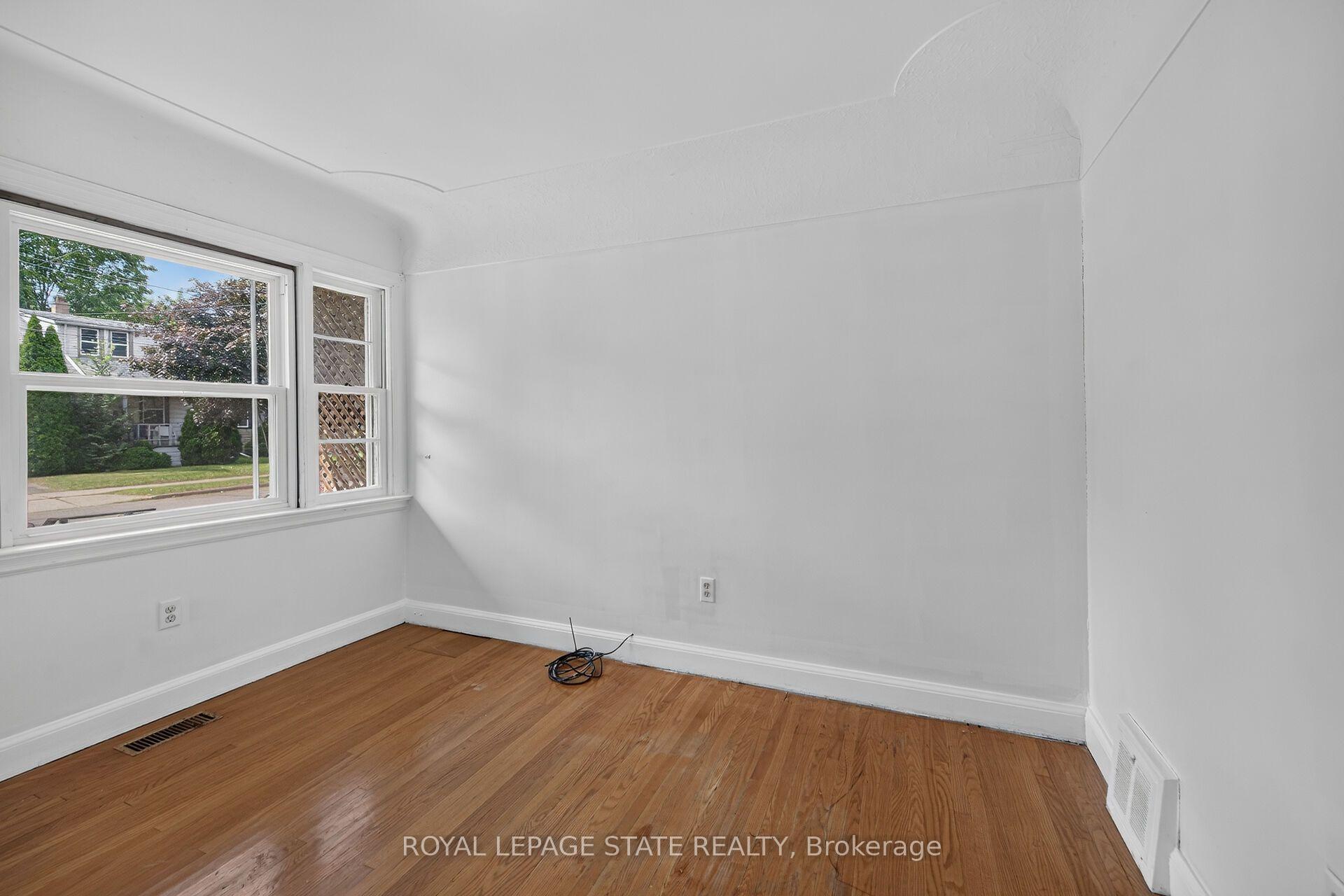 Photo 12 of 47 Broadway Avenue, Hamilton, Ainslie Wood — HOMEH