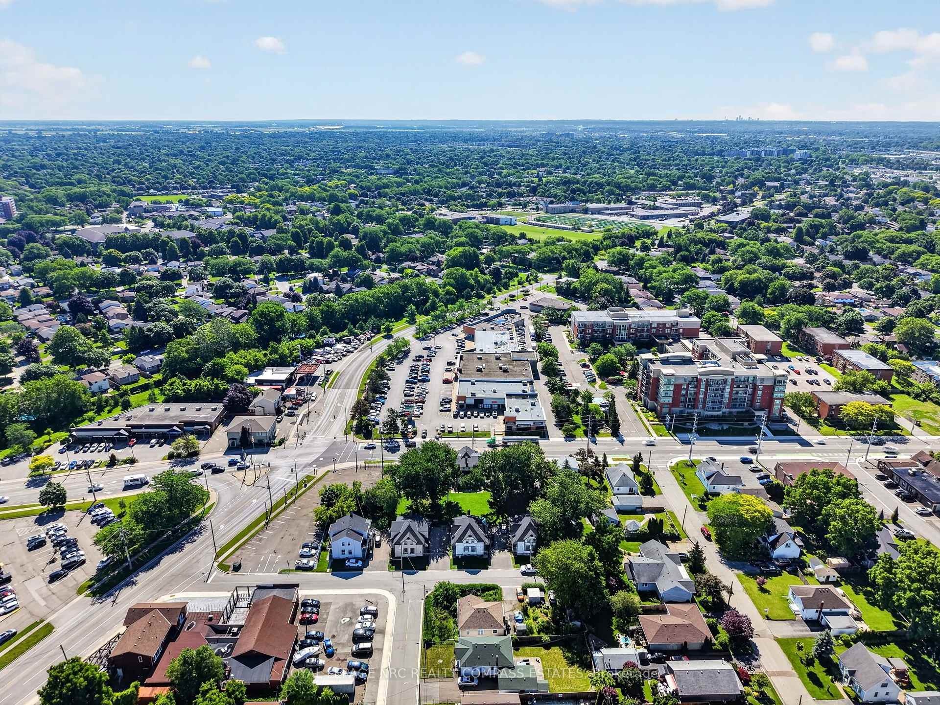 Photo 5 of 589 Ontario Street, St. Catharines, Port Dalhousie — HOMEH