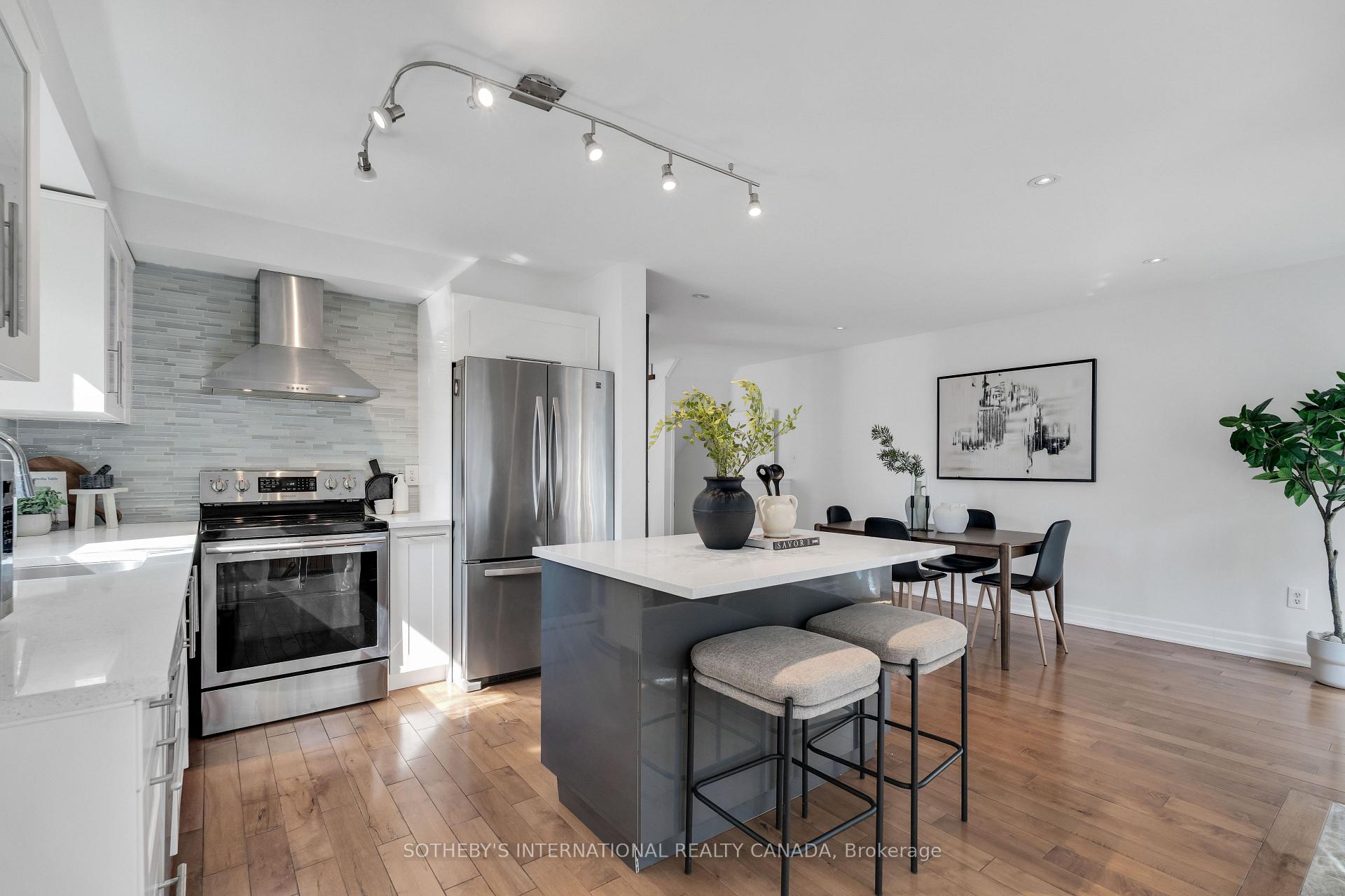 Photo 4 of 406 Pinnacle Trail, Aurora, Bayview Wellington — HOMEH