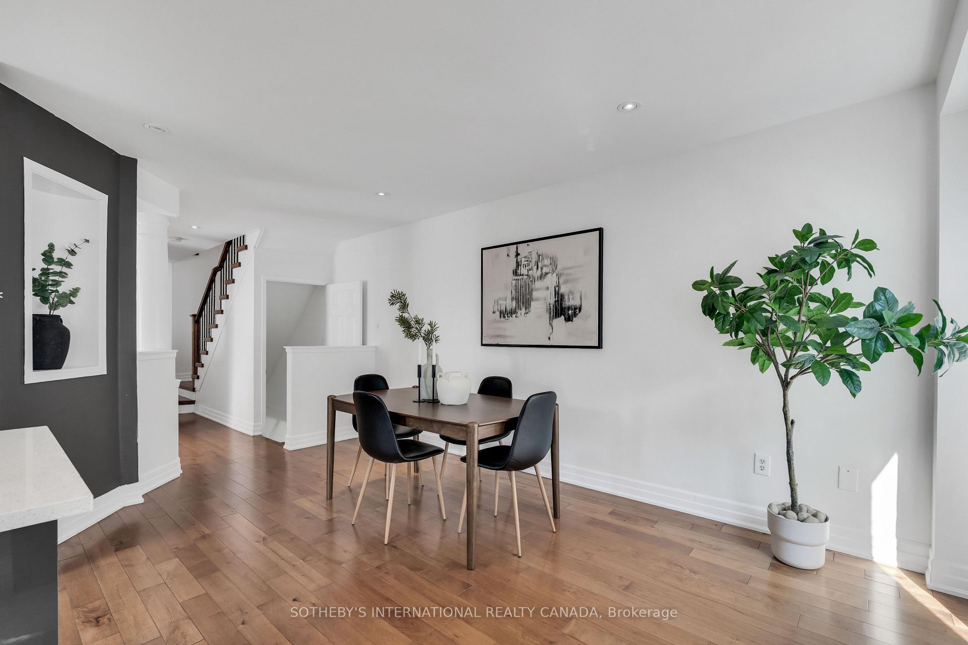 Photo 5 of 406 Pinnacle Trail, Aurora, Bayview Wellington — HOMEH