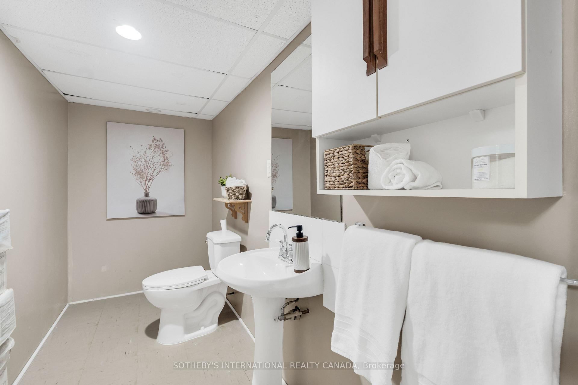 Photo 16 of 406 Pinnacle Trail, Aurora, Bayview Wellington — HOMEH
