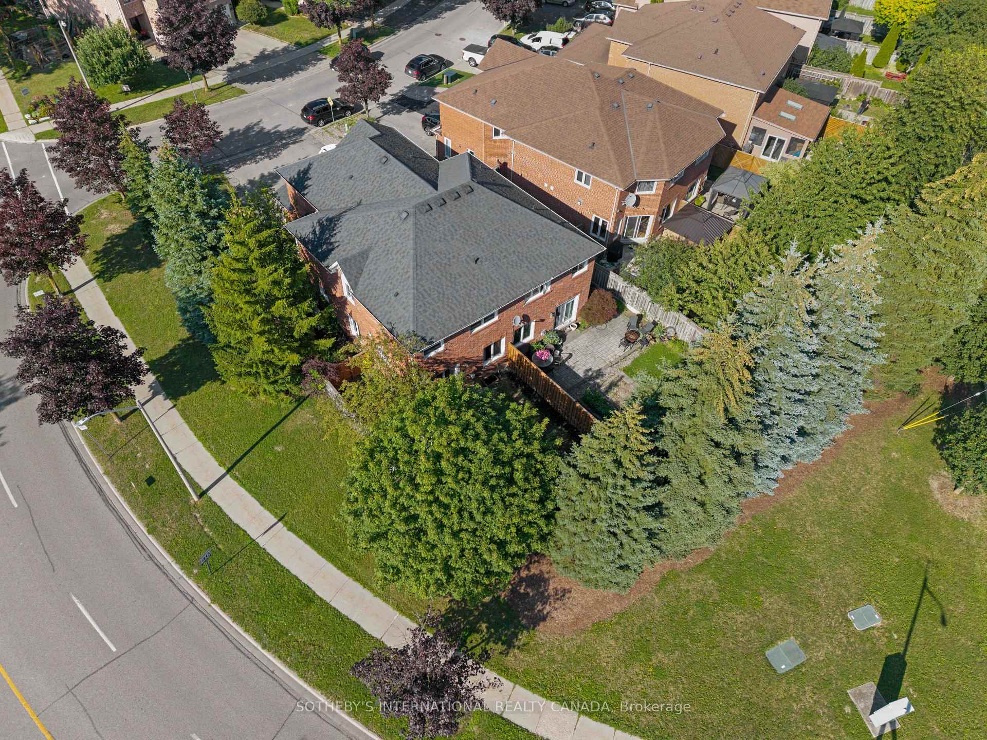 Photo 18 of 406 Pinnacle Trail, Aurora, Bayview Wellington — HOMEH