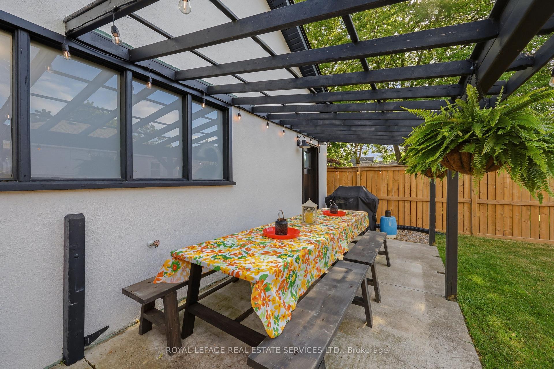 Photo 16 of 8 Briscoe Street W, London, South E — HOMEH