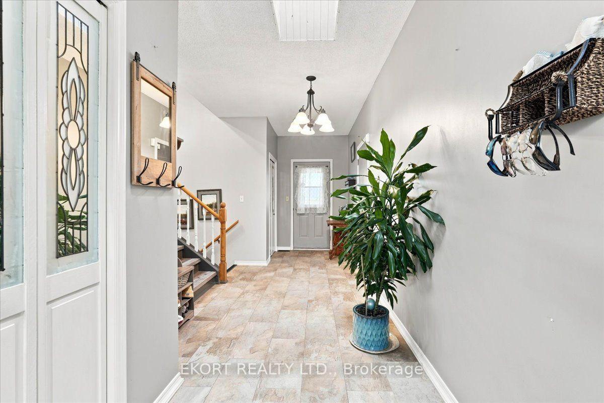 Photo 5 of 2433 62 Highway, Prince Edward County, Sophiasburg Ward — HOMEH