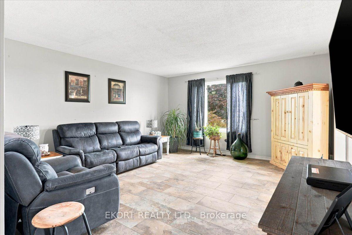 Photo 9 of 2433 62 Highway, Prince Edward County, Sophiasburg Ward — HOMEH