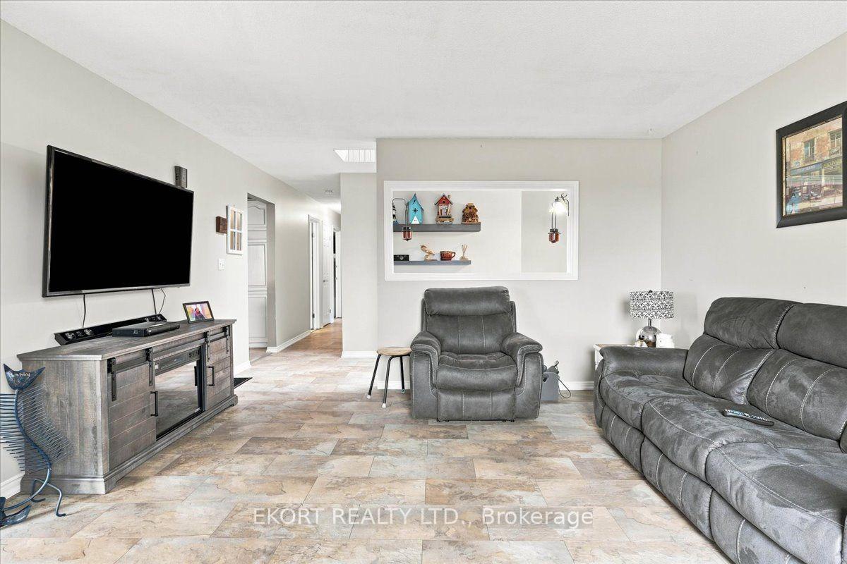 Photo 11 of 2433 62 Highway, Prince Edward County, Sophiasburg Ward — HOMEH