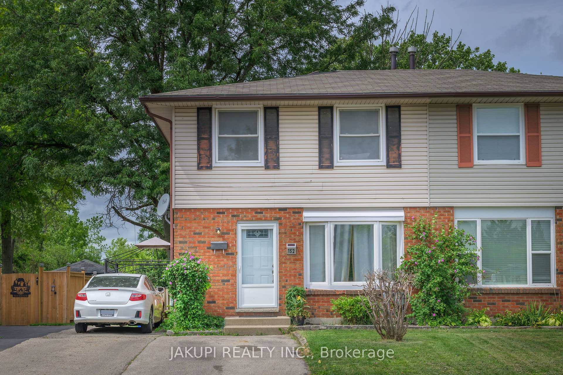 Photo 1 of 152 Culver Crescent, London, East H — HOMEH