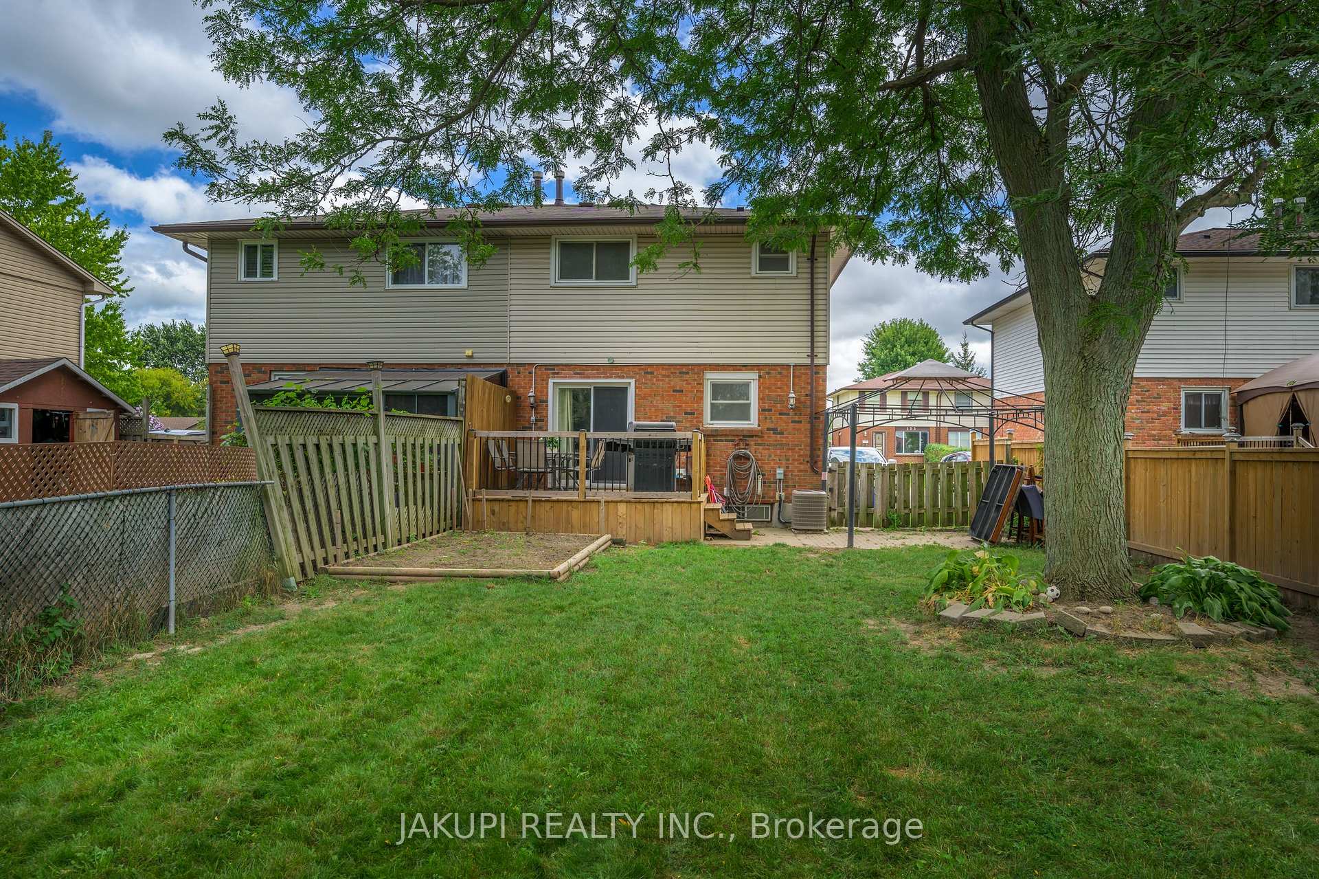 Photo 2 of 152 Culver Crescent, London, East H — HOMEH