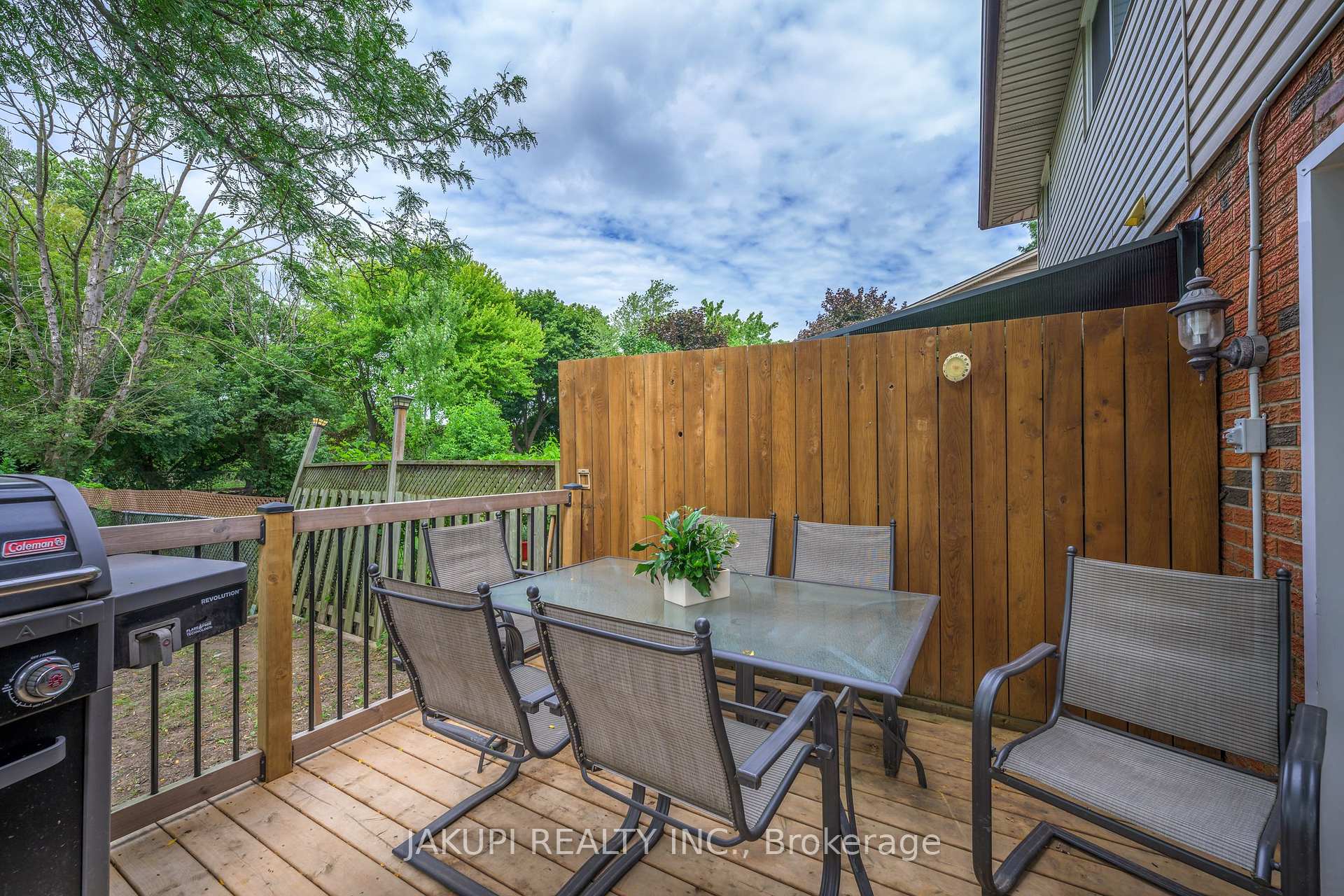Photo 3 of 152 Culver Crescent, London, East H — HOMEH
